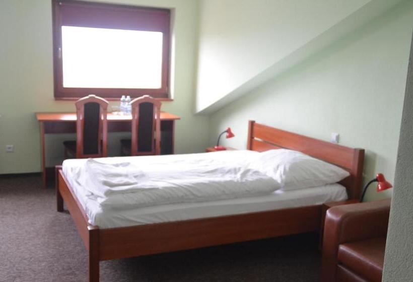 בית מלון כפרי Tennis