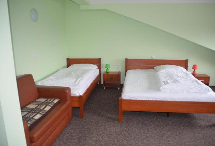 בית מלון כפרי Tennis