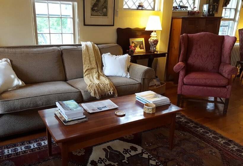 فندق The 1720 House