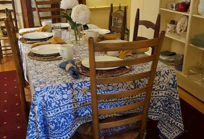 فندق The 1720 House