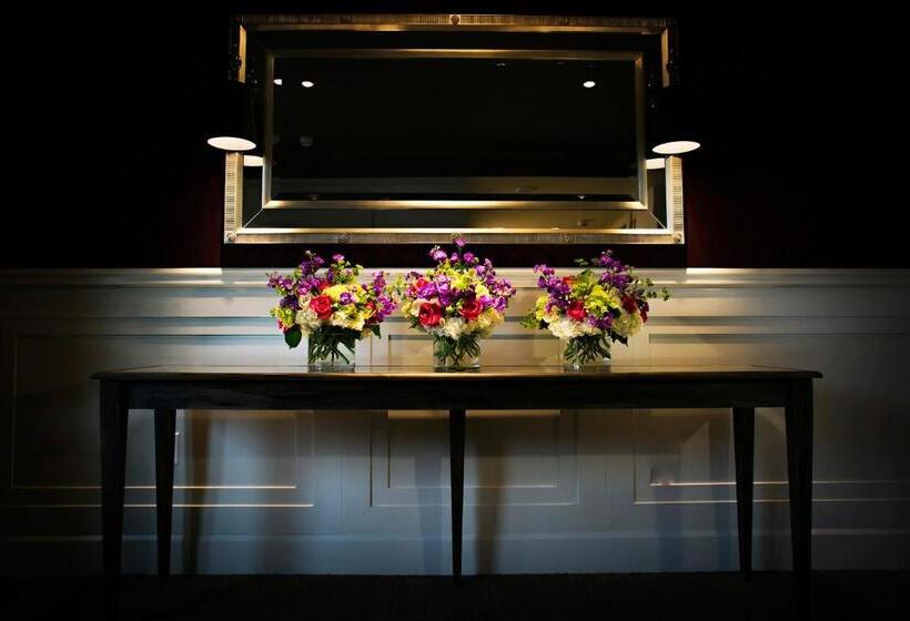 ホテル The Birchwood