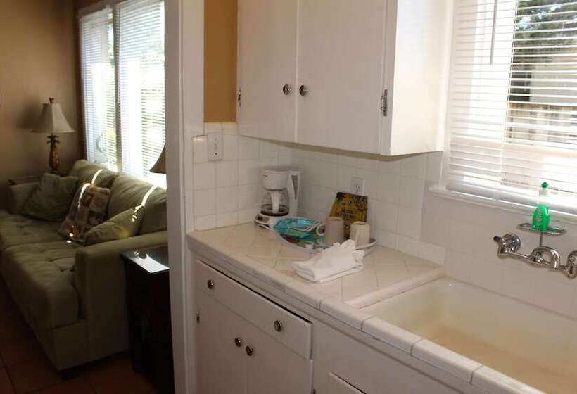 فندق The Conch House Marina Resort