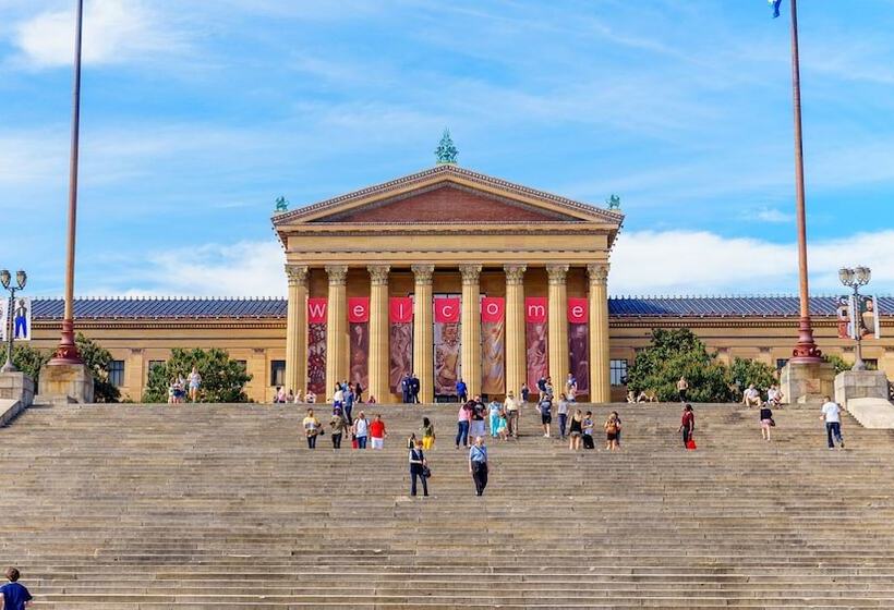 Отель The Dwight D