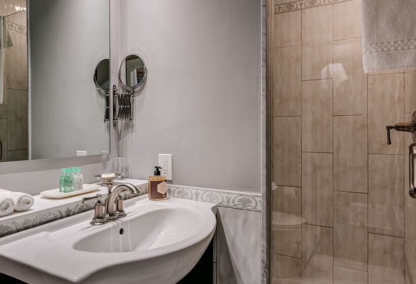 Отель The Dwight D