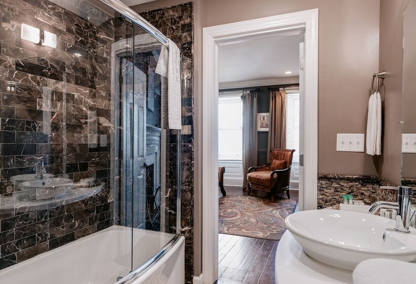 Отель The Dwight D