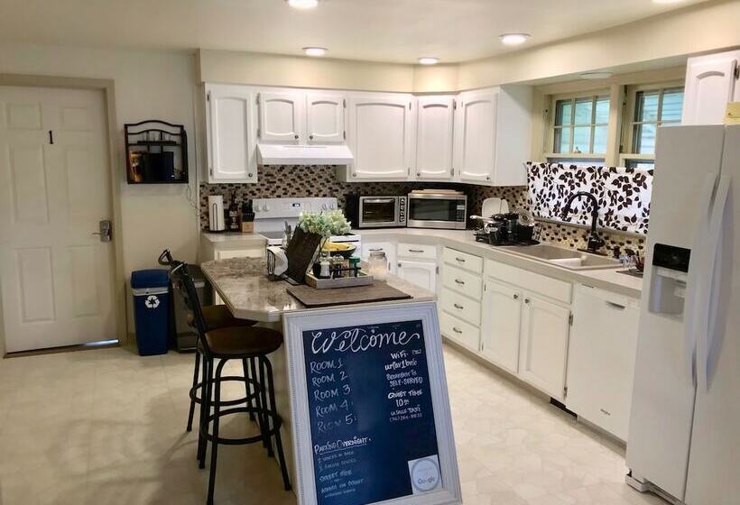 酒店 The Little Italy Of Niagara Falls Bed & Breakfast