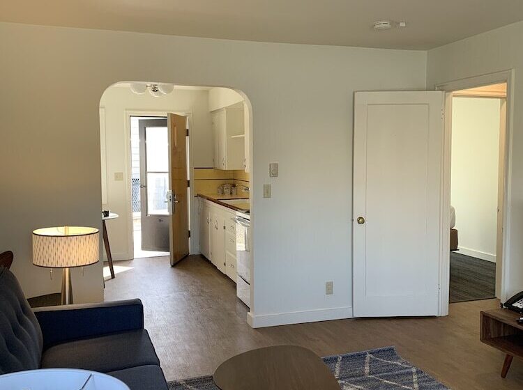 هتل The Ocean Front At Seaside