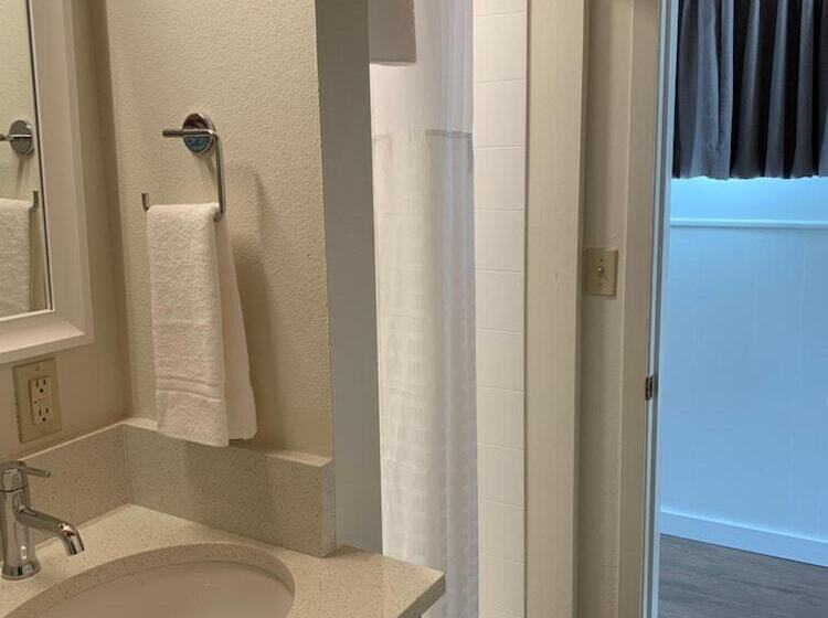 هتل The Ocean Front At Seaside