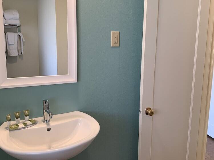 هتل The Ocean Front At Seaside