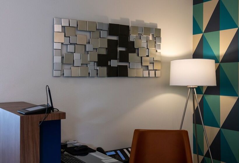 هتل The Ocean Front At Seaside