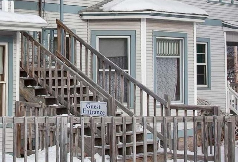 Отель The Sawyer House Bed & Breakfast