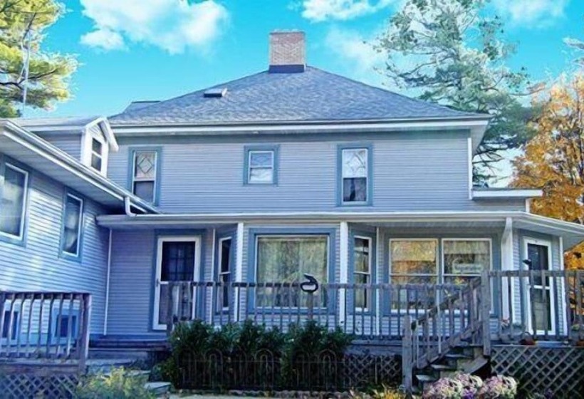 Отель The Sawyer House Bed & Breakfast