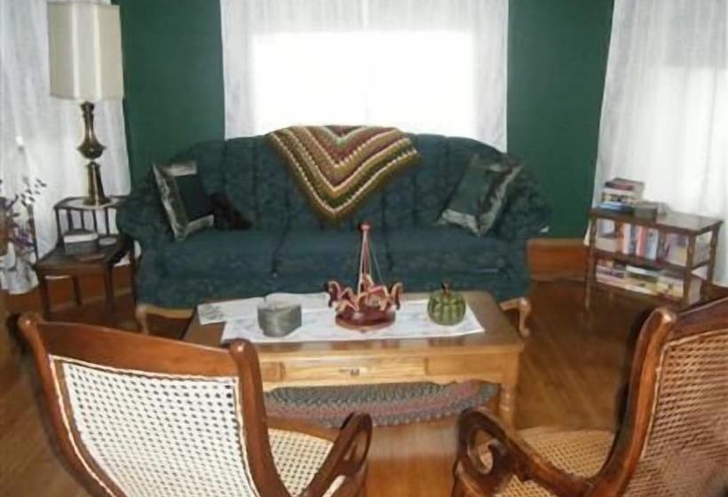 Отель The Sawyer House Bed & Breakfast