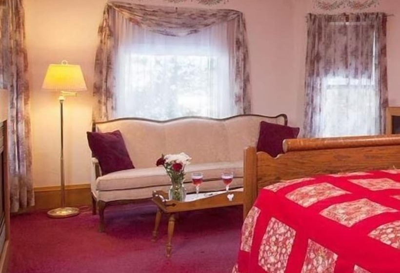 Отель The Sawyer House Bed & Breakfast