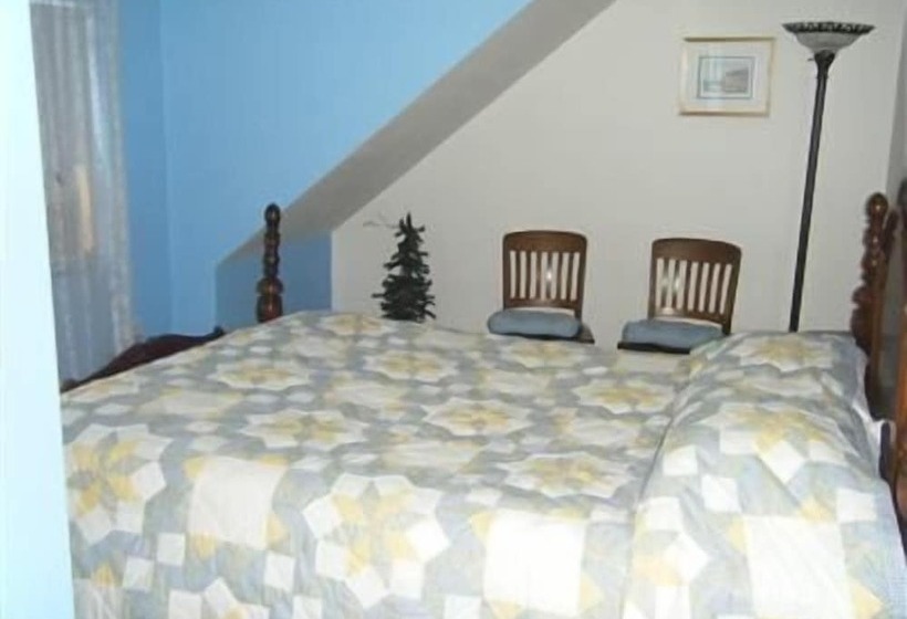 Отель The Sawyer House Bed & Breakfast