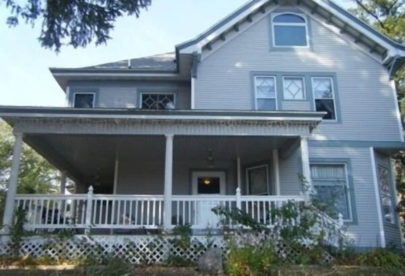 Отель The Sawyer House Bed & Breakfast