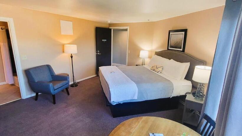 هتل The Seaside Oceanfront Inn