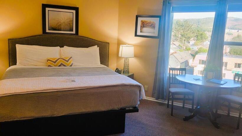 هتل The Seaside Oceanfront Inn