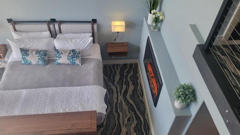 هتل The Seaside Oceanfront Inn