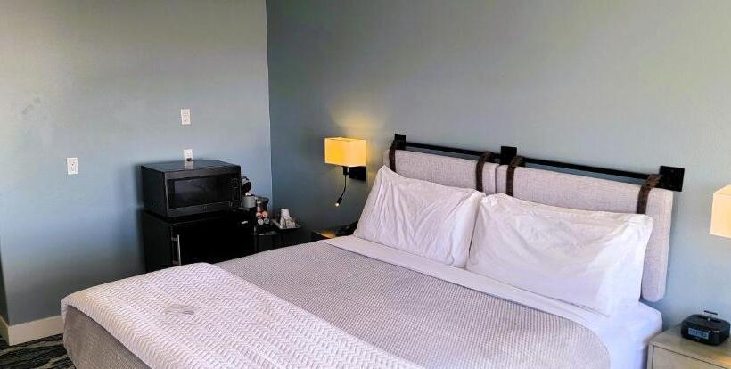 هتل The Seaside Oceanfront Inn