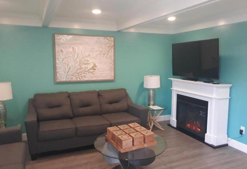 هتل The Seaside Oceanfront Inn