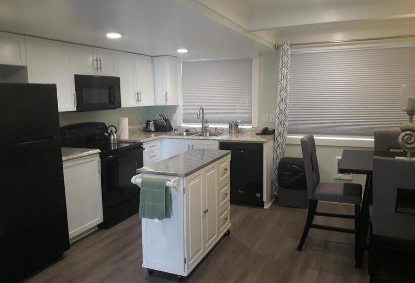 هتل The Seaside Oceanfront Inn