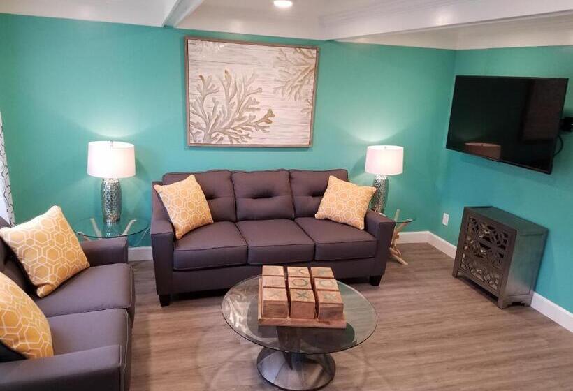 هتل The Seaside Oceanfront Inn