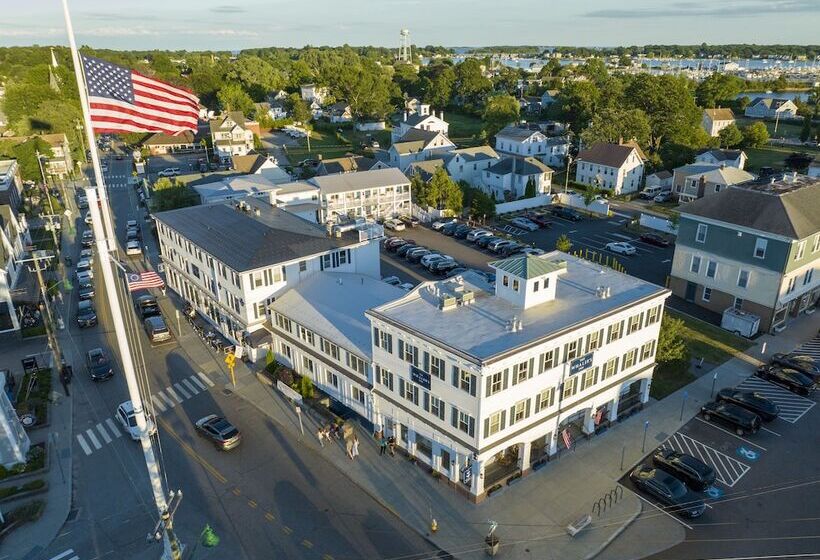 هتل The Whaler's Inn