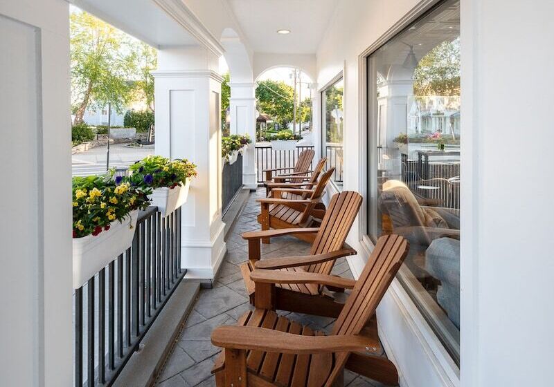 هتل The Whaler's Inn