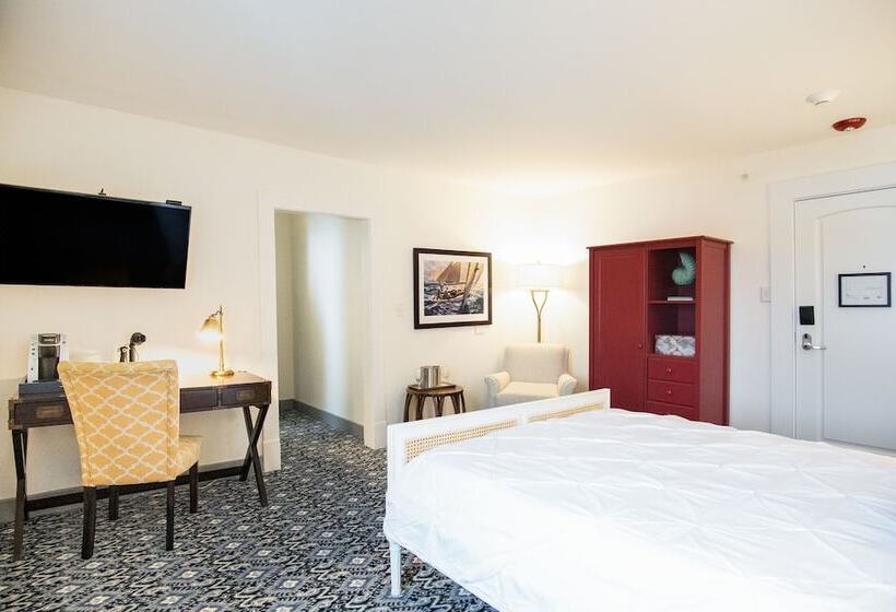 هتل The Whaler's Inn