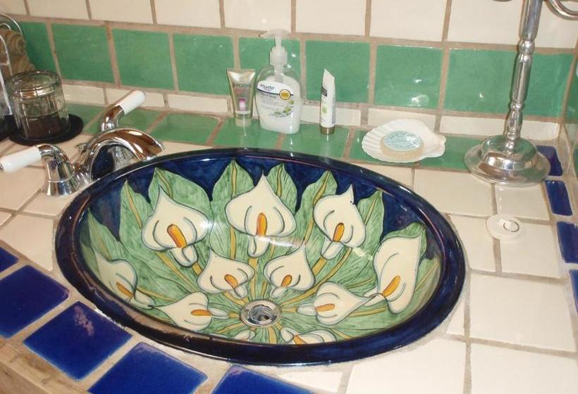 Отель Touchstone Inn