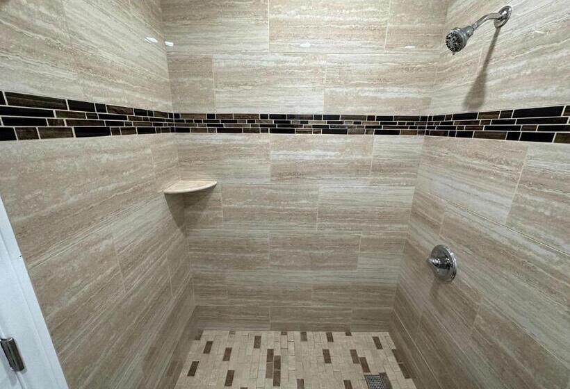 בית מלון כפרי Town And Country Inn