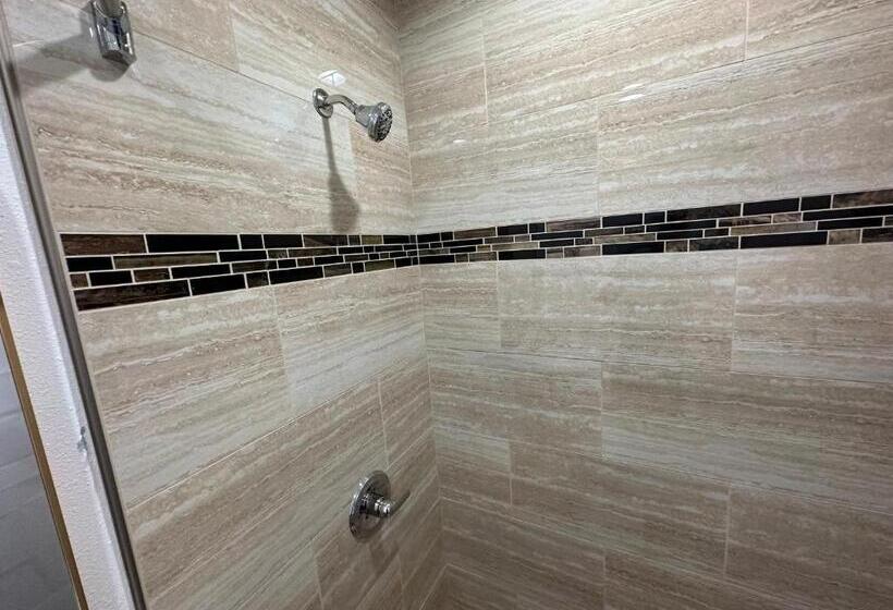 בית מלון כפרי Town And Country Inn