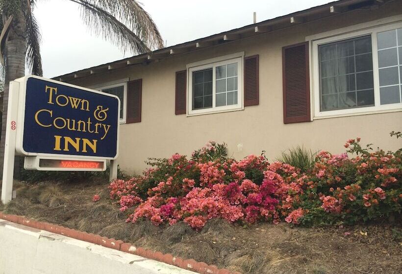 בית מלון כפרי Town And Country Inn