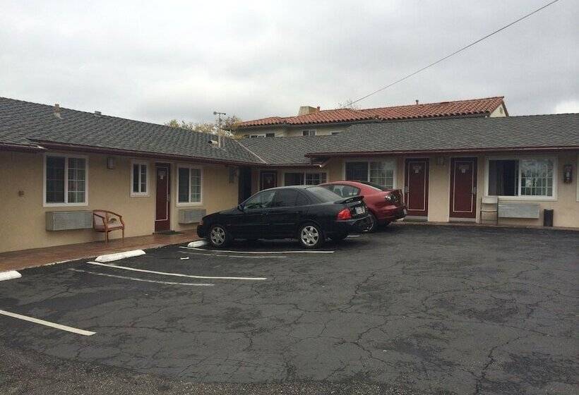 בית מלון כפרי Town And Country Inn