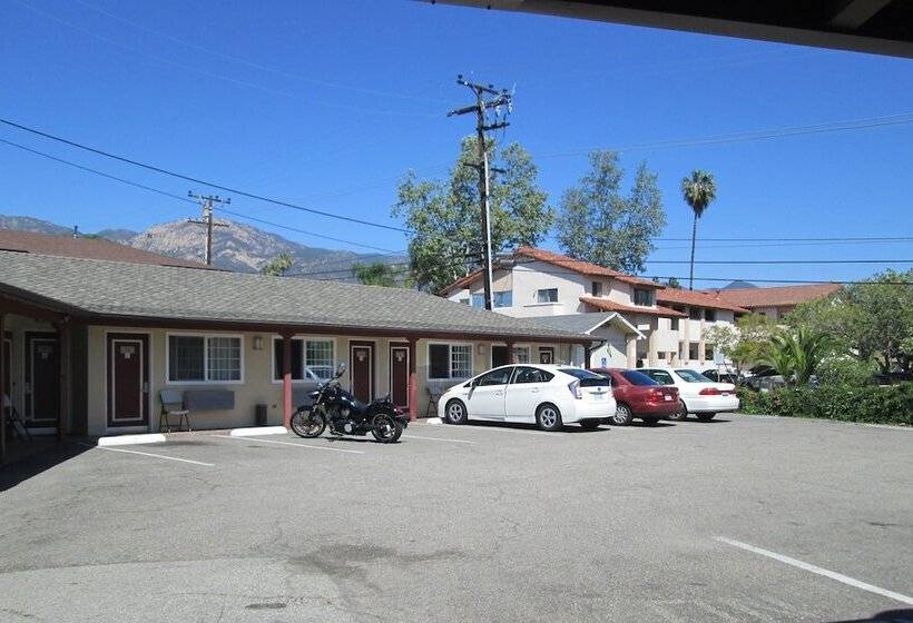 בית מלון כפרי Town And Country Inn