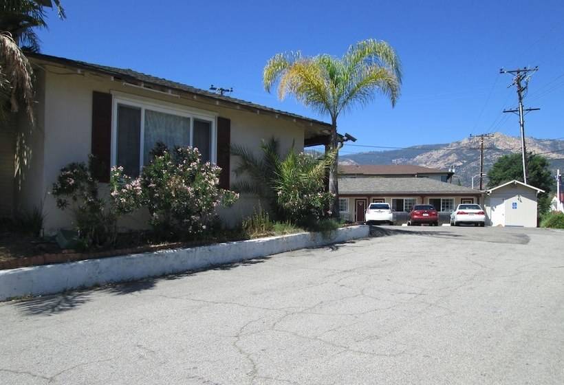 בית מלון כפרי Town And Country Inn