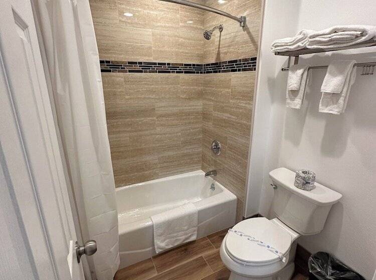 בית מלון כפרי Town And Country Inn