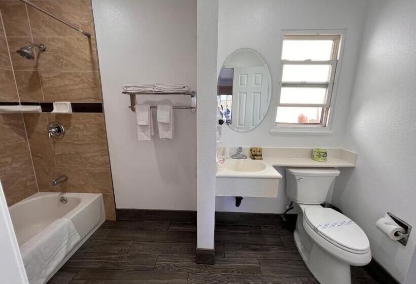 בית מלון כפרי Town And Country Inn