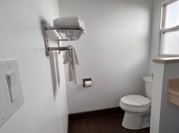 בית מלון כפרי Town And Country Inn