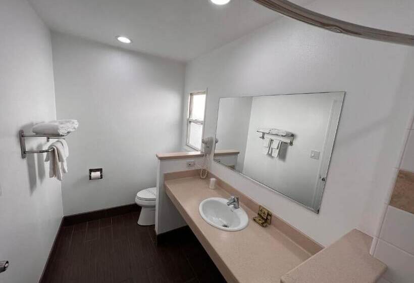 בית מלון כפרי Town And Country Inn