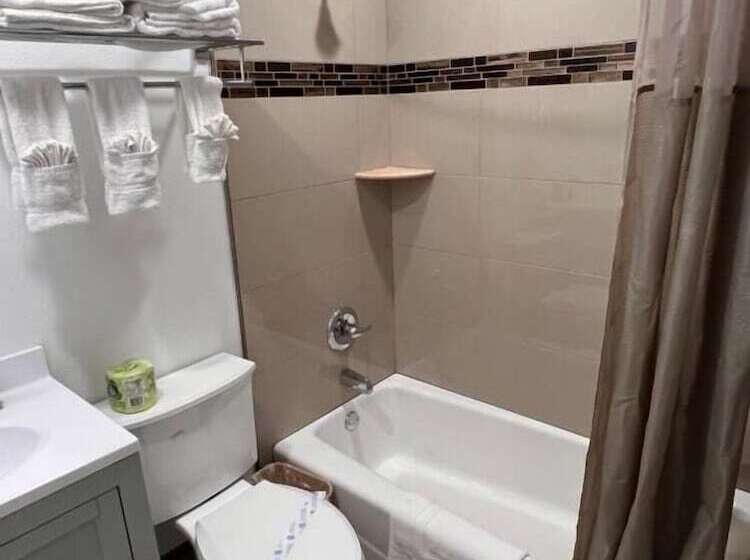 בית מלון כפרי Town And Country Inn