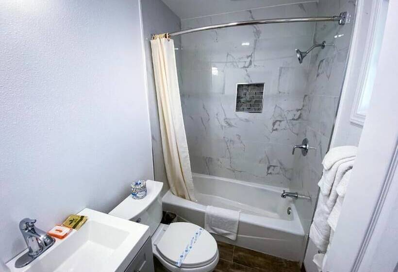 בית מלון כפרי Town And Country Inn