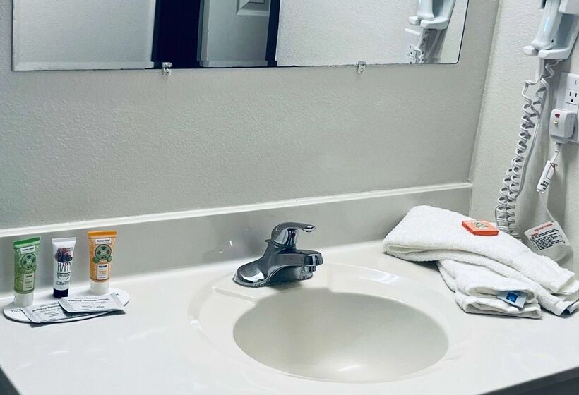 فندق Travelodge By Wyndham Wall