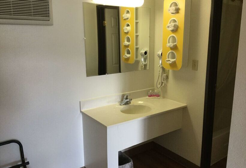 فندق Travelodge By Wyndham Wall