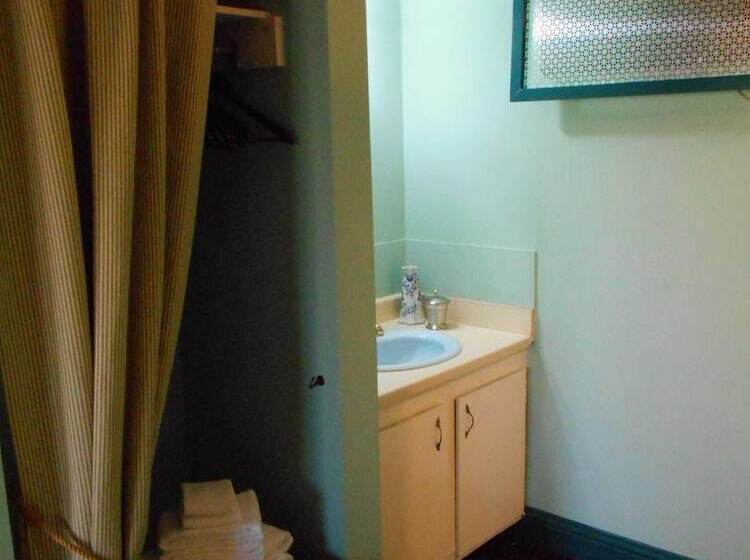 Отель Victorian Inn