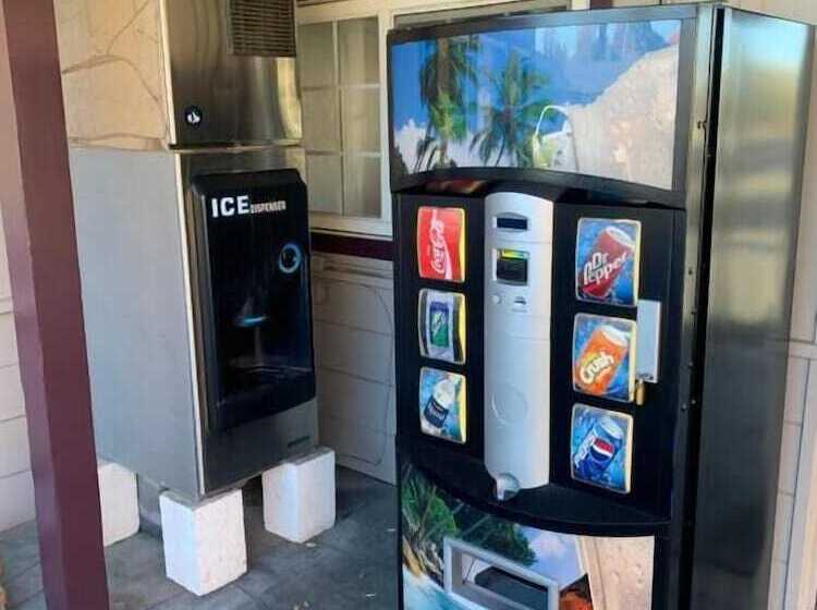 בית מלון כפרי Villa Court Inn Oroville