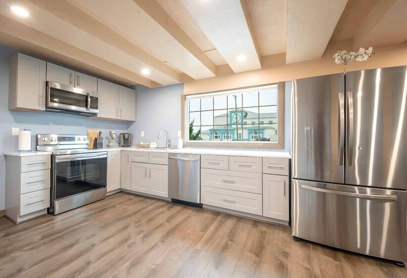 فندق Wanderlust Inn