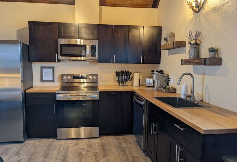 فندق Wanderlust Inn