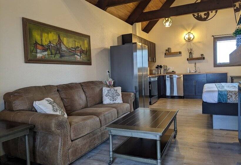 فندق Wanderlust Inn